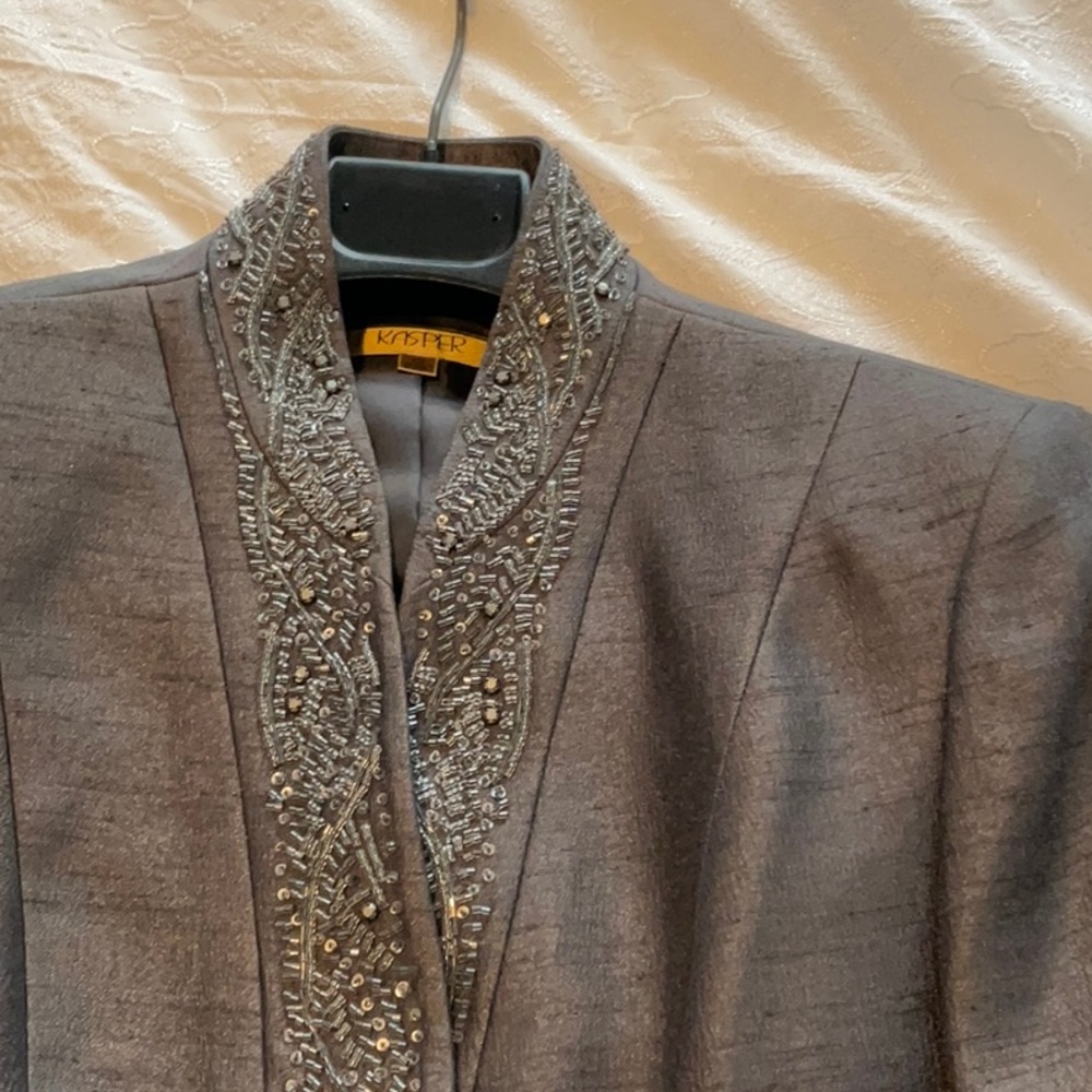 New with tag, Kasper Gray set 3pieces Tailored Fit Notched Lapel